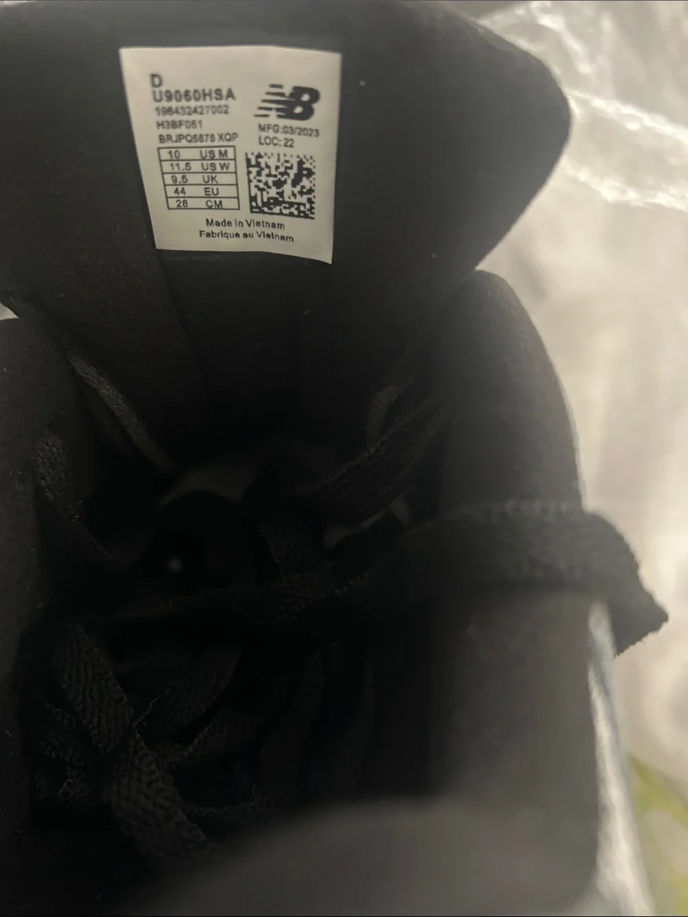 New Balance Black Gray Mesh Athletic Sneakers with Pink Tongue Accent